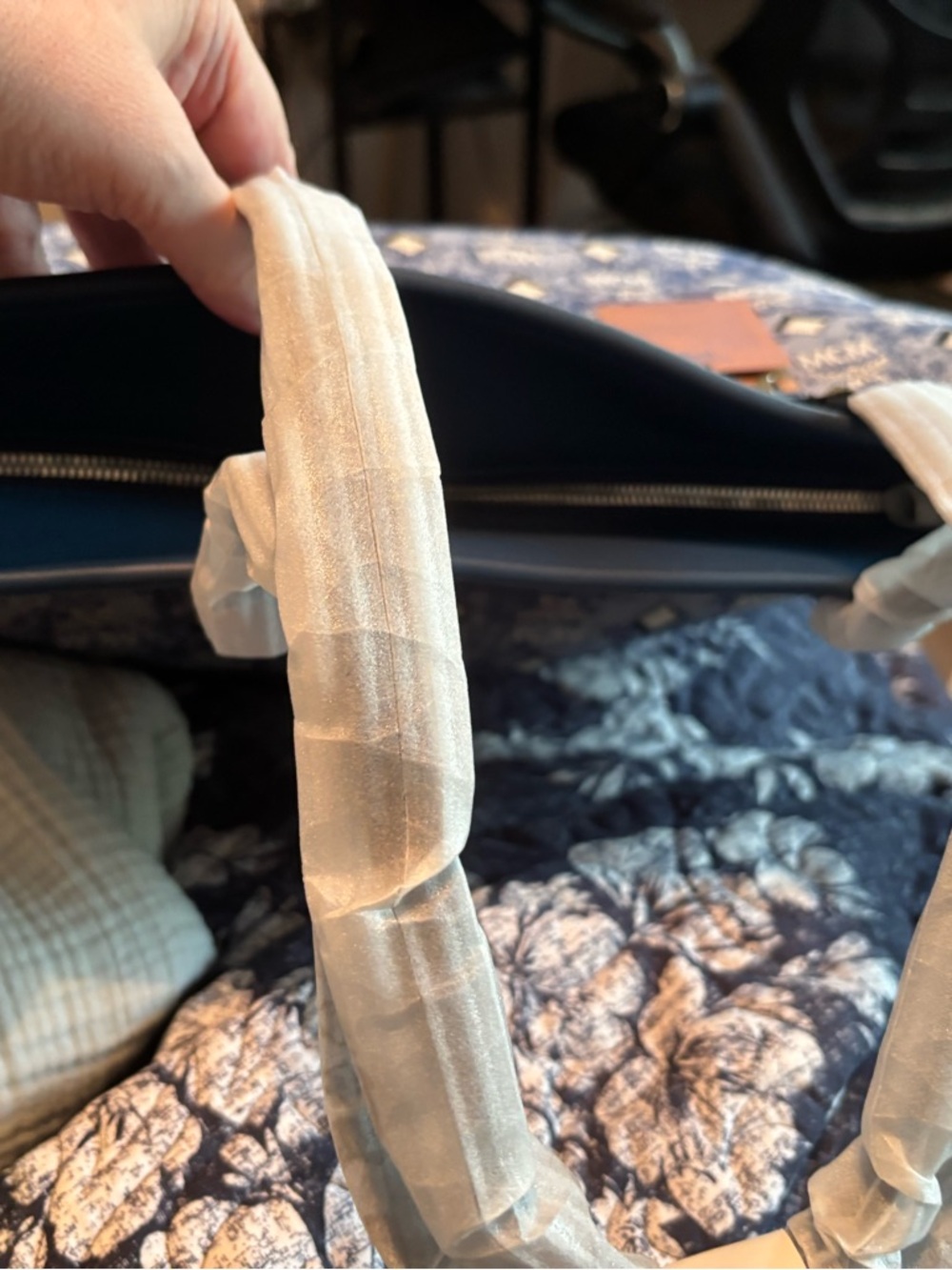 NWT MCM Aren Tote – Blue Denim Visetos – BRAND NEW Full Set (Dust Bag & Papers) - Picture 3 of 12